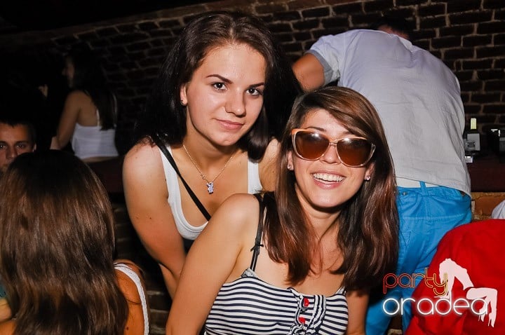 Voie bună în Escape Club, 