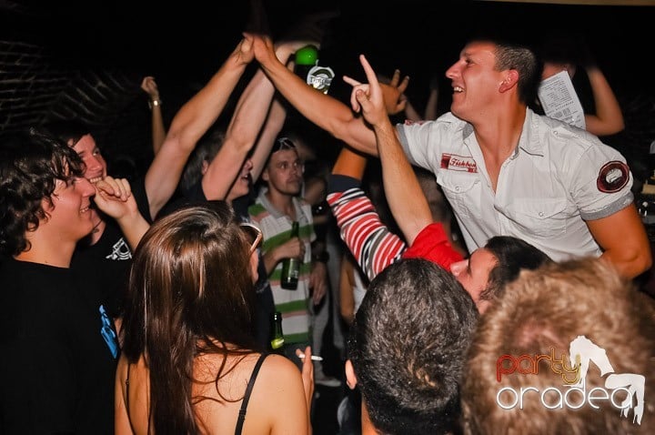 Voie bună în Escape Club, 