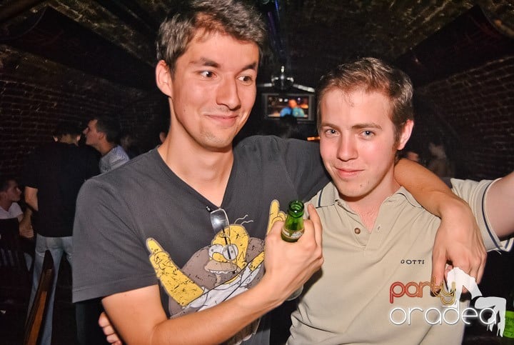 Voie bună în Escape Club, 