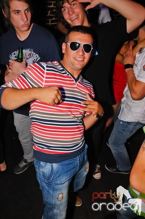 Voie bună în Escape Club, 