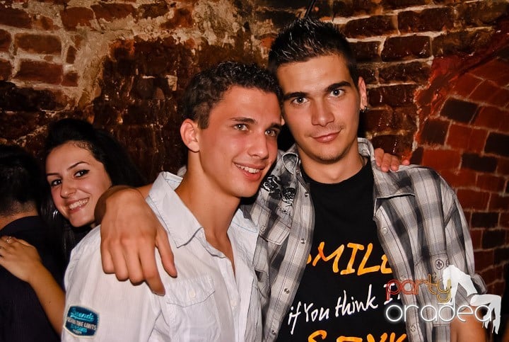 Voie bună în Escape Club, 