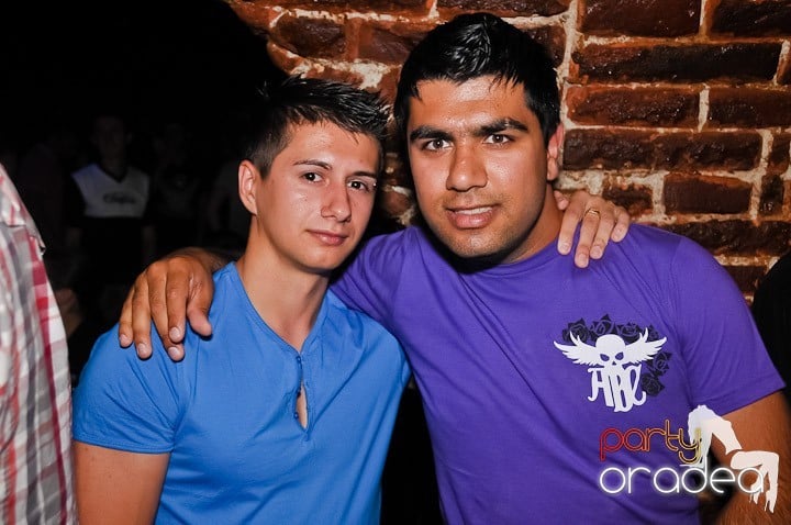 Voie bună în Escape Club, 