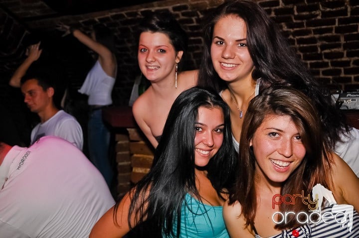 Voie bună în Escape Club, 