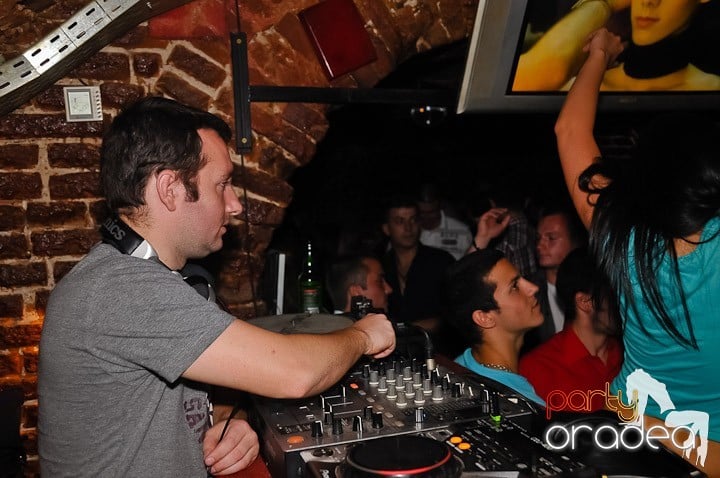 Voie bună în Escape Club, 