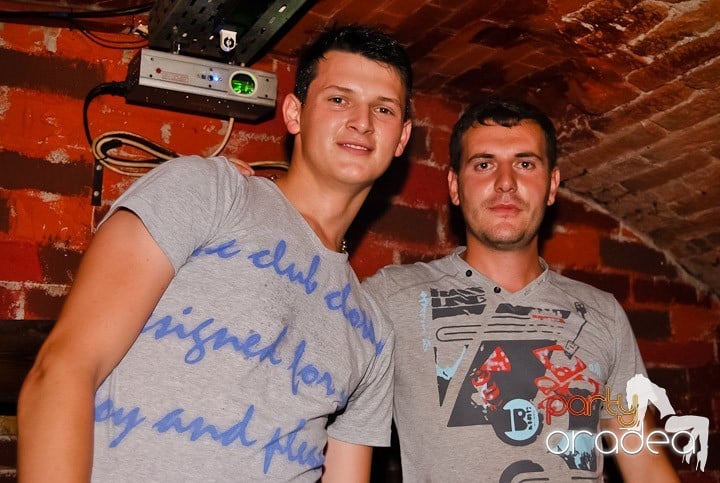 Voie bună în Escape Club, 