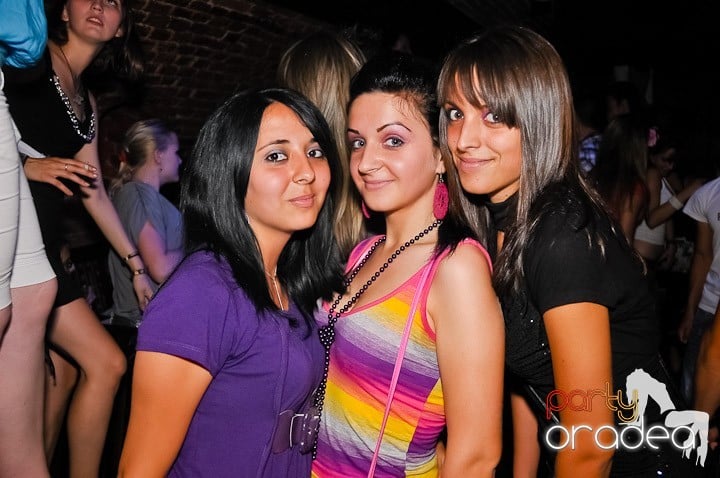 Voie bună în Escape Club, 