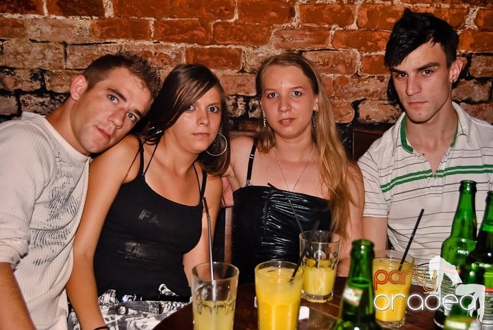 Voie bună în Escape Club, 