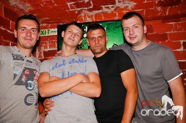 Voie bună în Escape Club, 