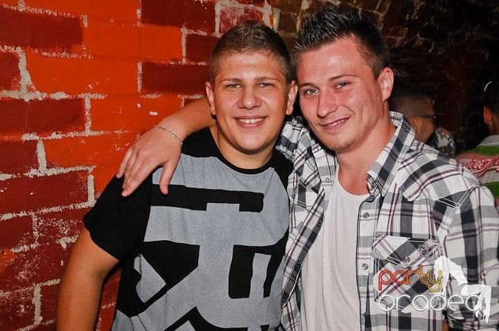 Voie bună în Escape Club, 