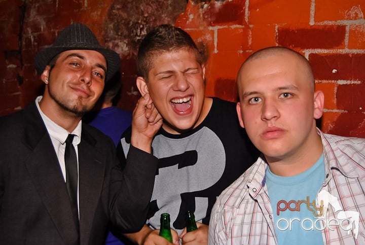 Voie bună în Escape Club, 