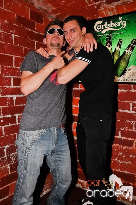 Voie bună în Escape Club, 