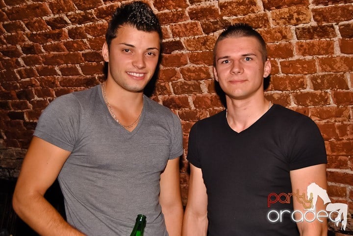 Voie bună în Escape Club, 