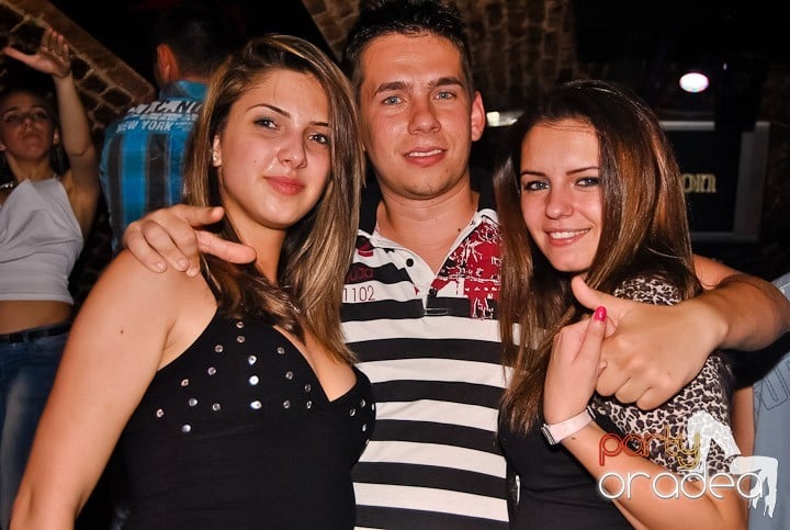 Voie bună în Escape Club, 