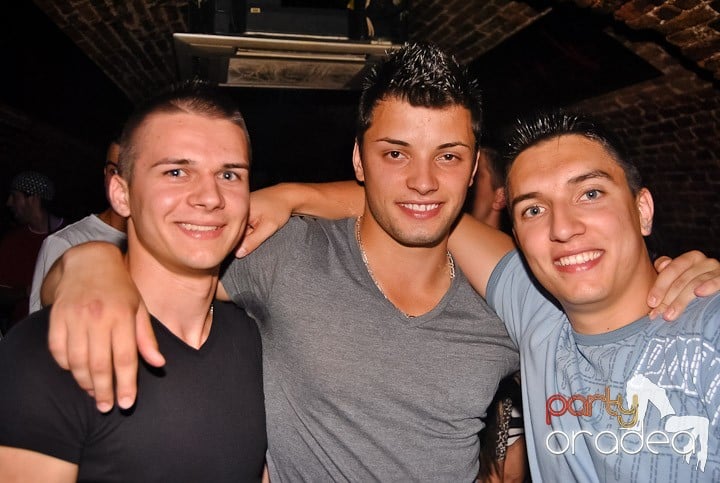 Voie bună în Escape Club, 