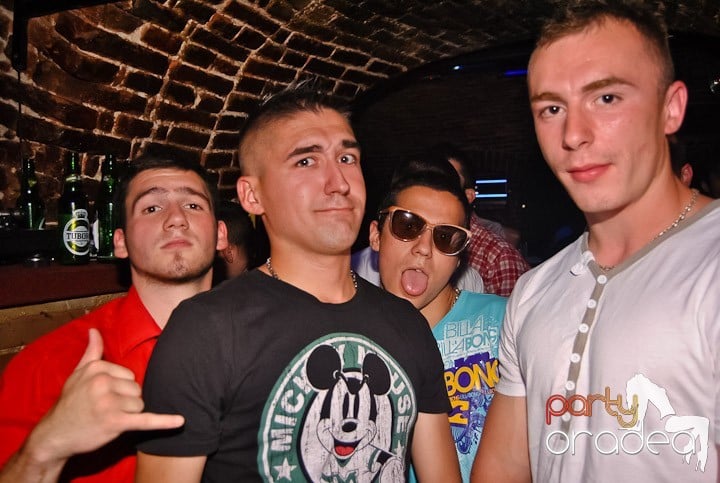 Voie bună în Escape Club, 