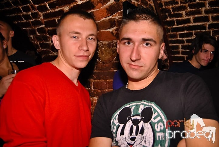 Voie bună în Escape Club, 