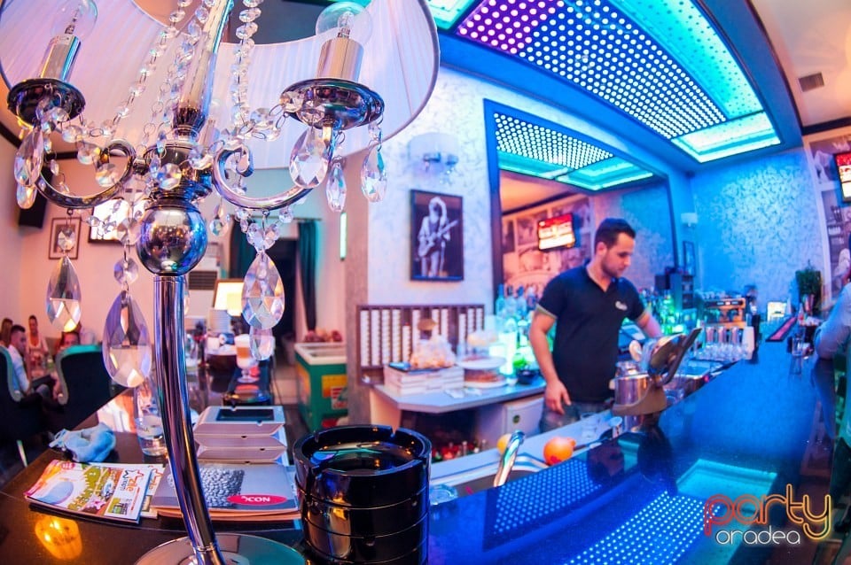 Voie bună în Icon Caffe, Icon Caffe