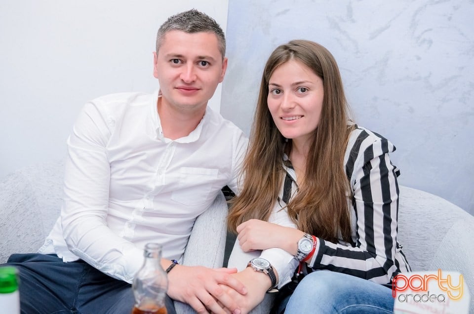 Voie bună în Icon Caffe, Icon Caffe