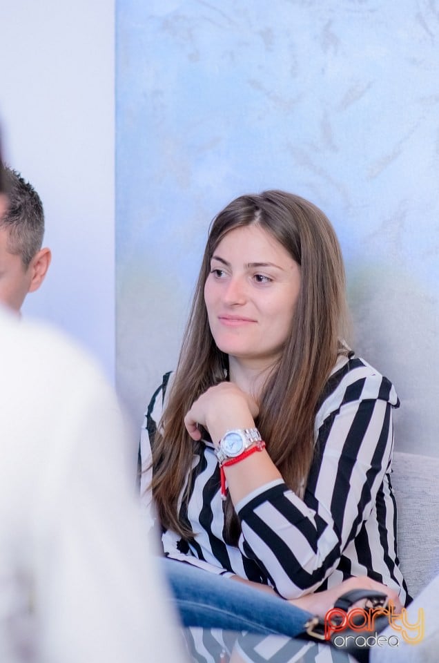 Voie bună în Icon Caffe, Icon Caffe