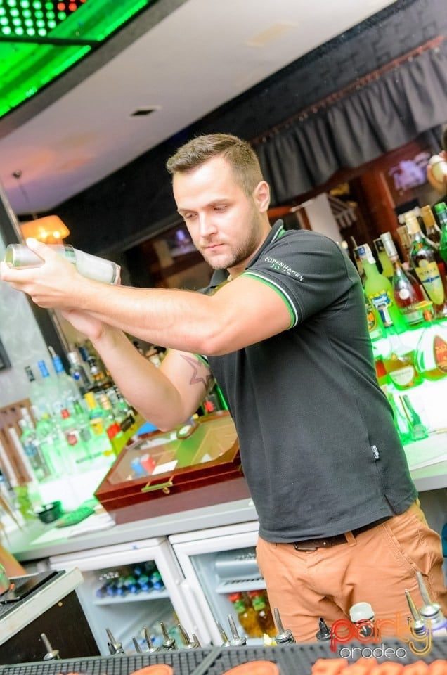 Voie bună în Icon Caffe, Icon Caffe