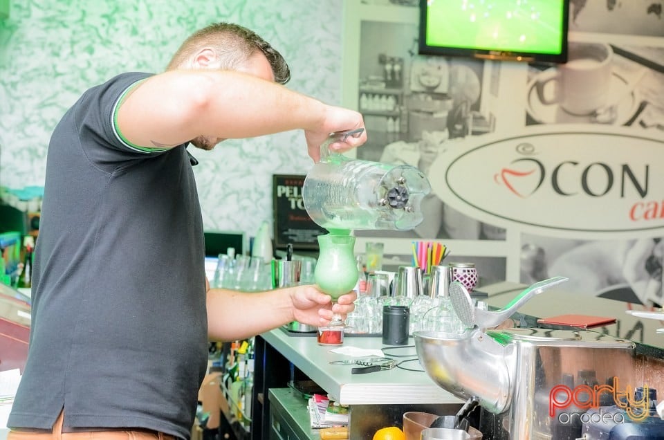 Voie bună în Icon Caffe, Icon Caffe