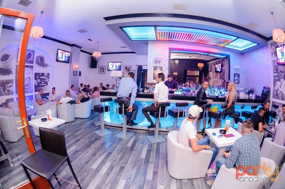 Voie bună în Icon Caffe, Icon Caffe