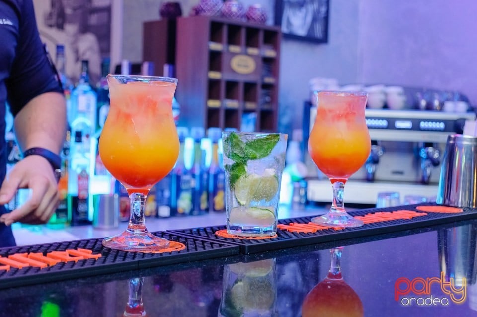 Voie bună în Icon Caffe, Icon Caffe