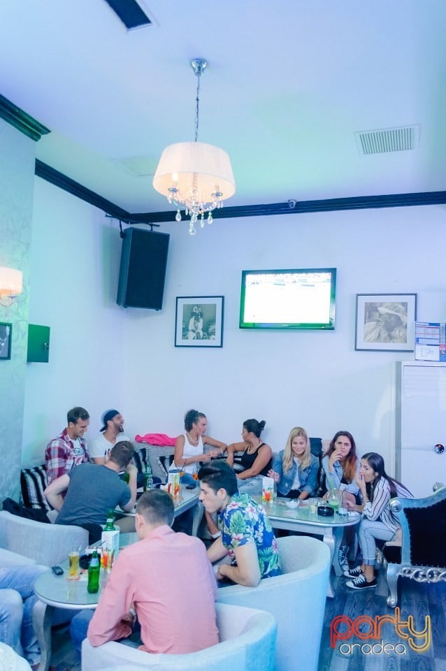 Voie bună în Icon Caffe, Icon Caffe