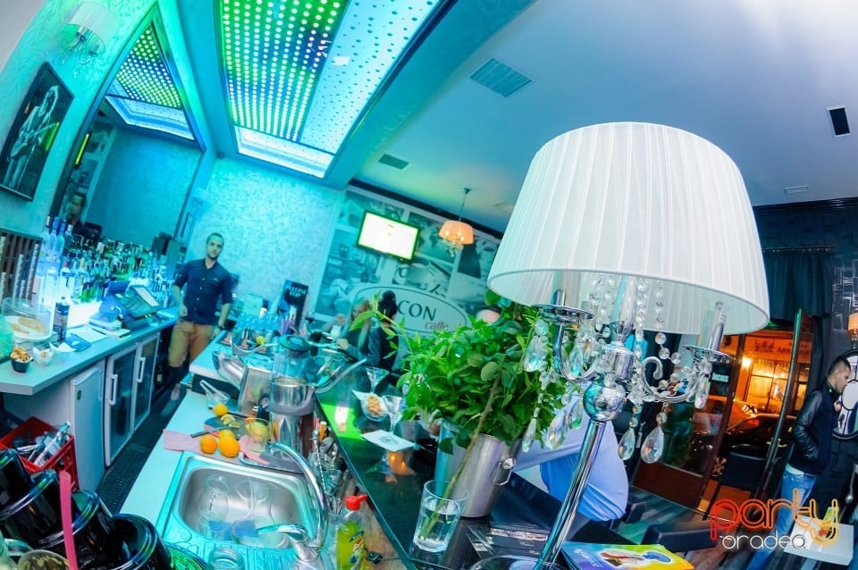 Voie bună în Icon Caffe, Icon Caffe