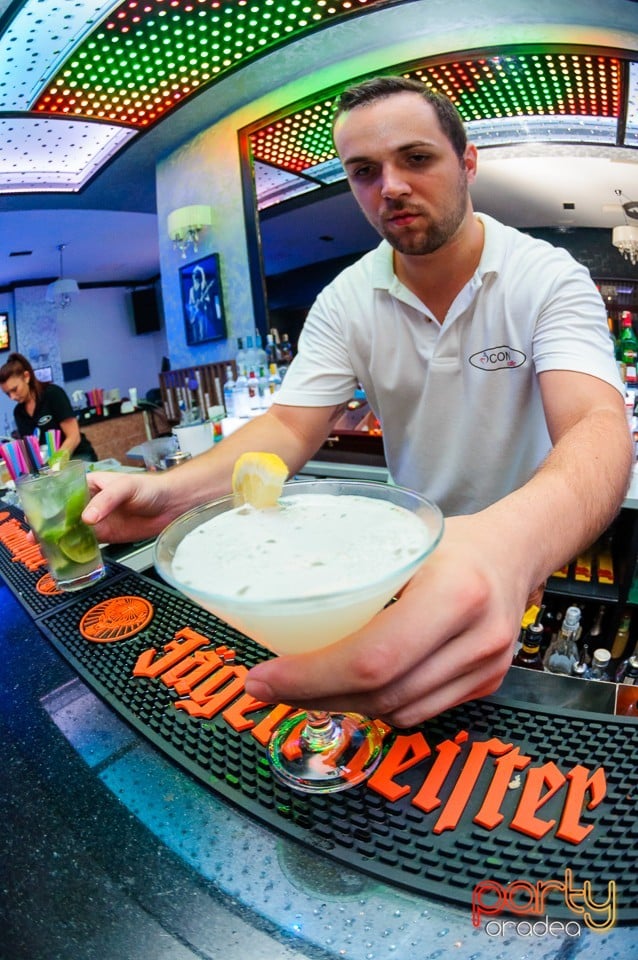 Voie bună în Icon Caffe, Icon Caffe