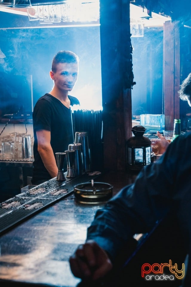 Voie bună la Columbus, Columbus Cafe