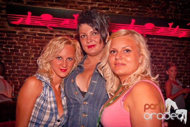 Voie bună, miercuri în Club Escape, 