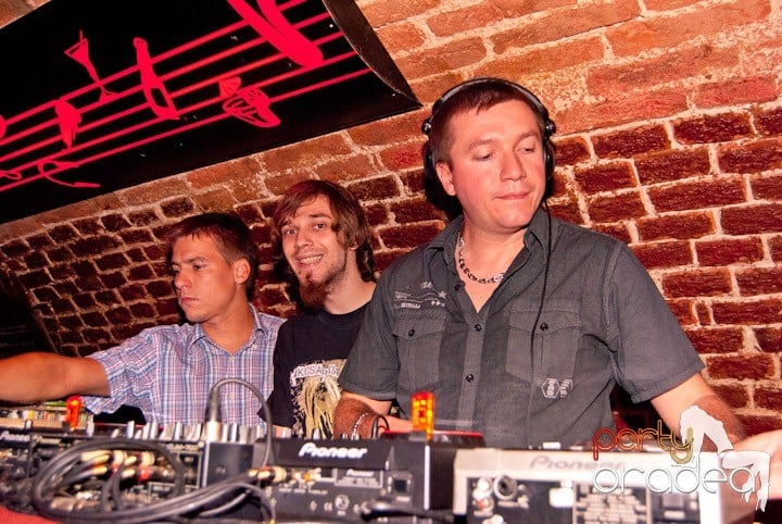 Voie bună, miercuri în Club Escape, 