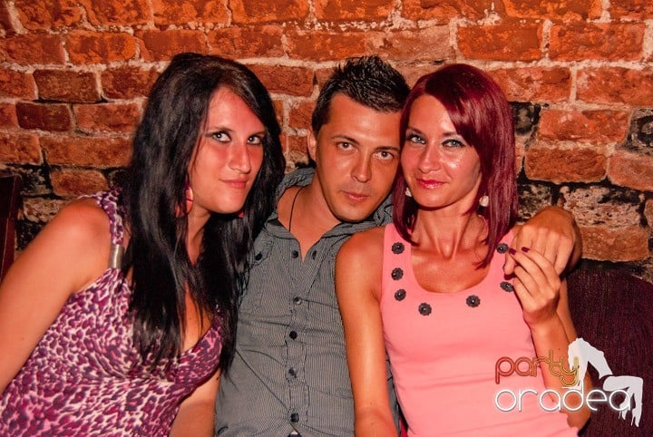 Voie bună, miercuri în Club Escape, 