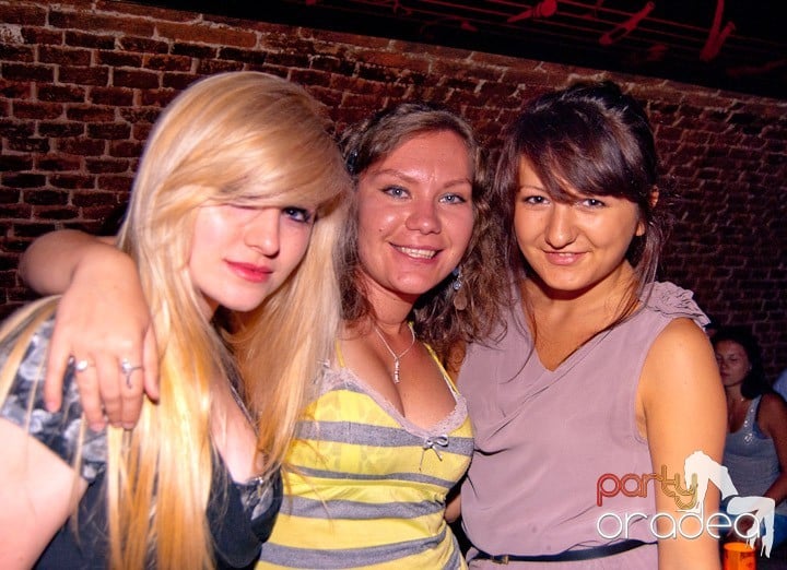 Voie bună, miercuri în Club Escape, 