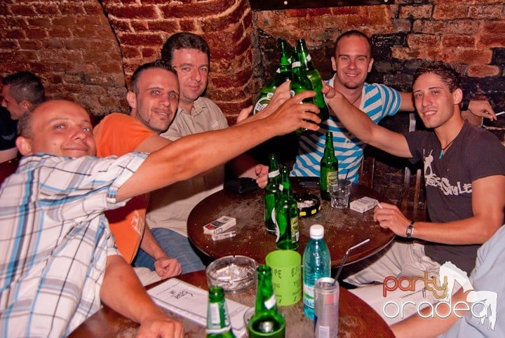 Voie bună, miercuri în Club Escape, 