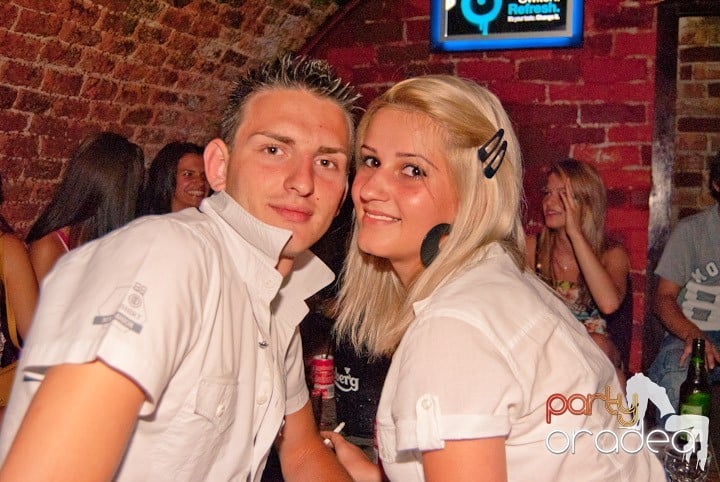 Voie bună, miercuri în Club Escape, 