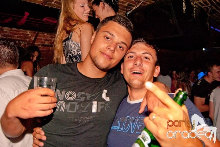 Voie bună, miercuri în Club Escape, 