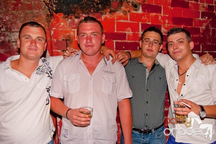 Voie bună, miercuri în Club Escape, 