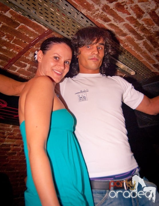 Voie bună, miercuri în Club Escape, 