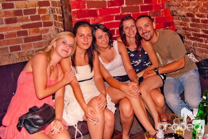 Voie bună, miercuri în Club Escape, 