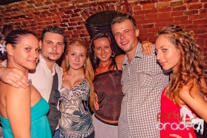 Voie bună, miercuri în Club Escape, 