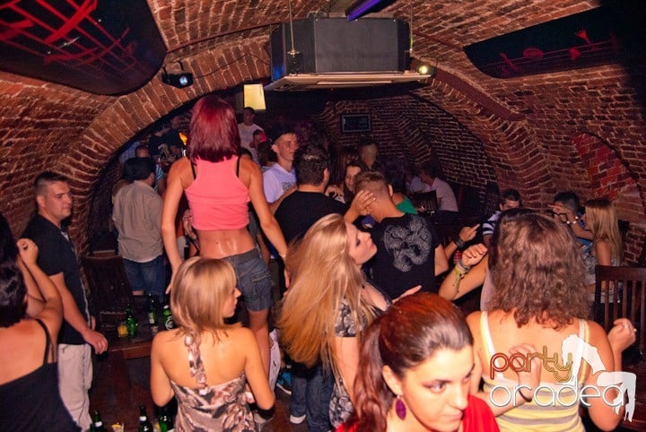 Voie bună, miercuri în Club Escape, 