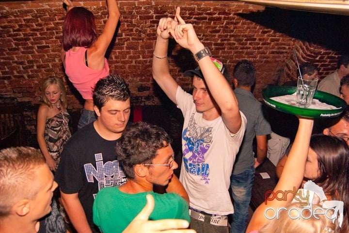 Voie bună, miercuri în Club Escape, 