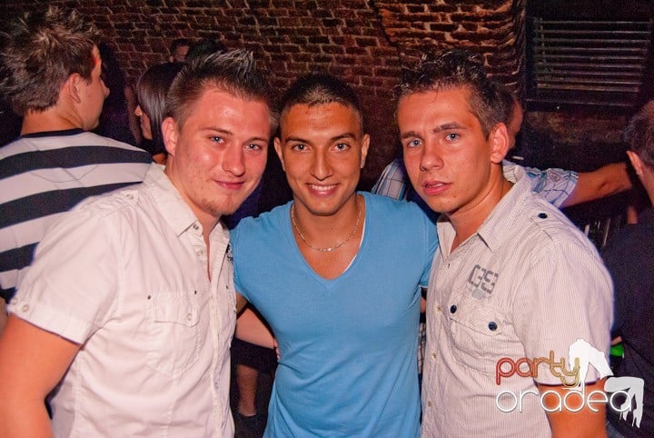 Voie bună, miercuri în Club Escape, 