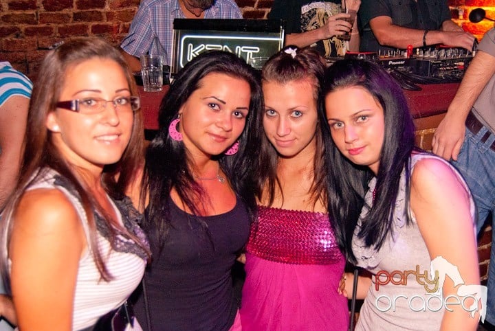 Voie bună, miercuri în Club Escape, 