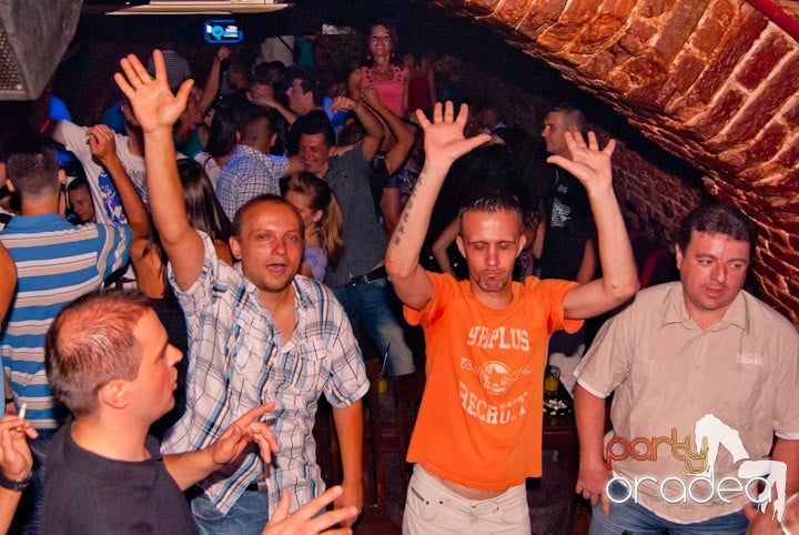 Voie bună, miercuri în Club Escape, 