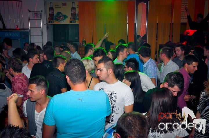 Warm up party în Student's Place, Student's Place