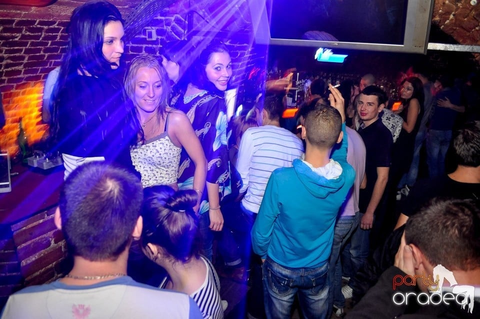 We Like to Party în Club Escape, 