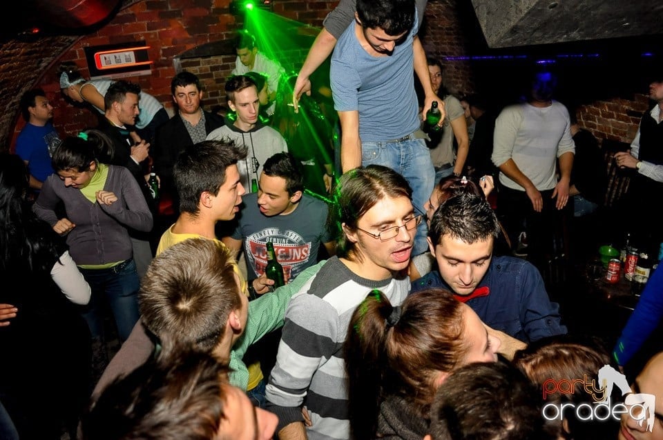 We Like to Party în Club Escape, 